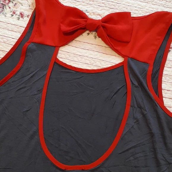 Keyhole Back Tank Top - Picture 3 of 5